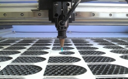 ﾚｰｻﾞｰ加工機